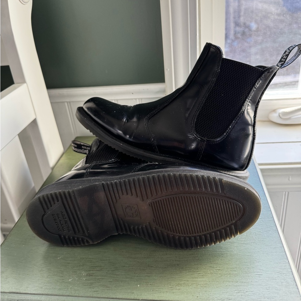 Doc Marten Women’s Flora Smooth Chelsea Boots - Black

Size 7